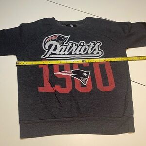 New England Patriots NFL team apparel crewneck women’s medium distressed wash